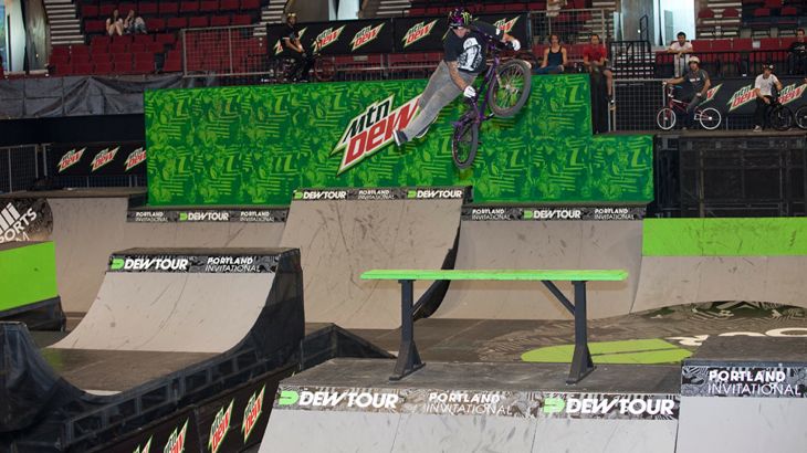 Guettler-superman_seatgrab_640